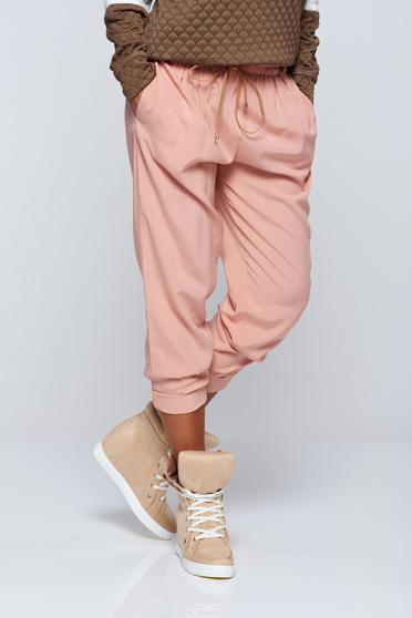 Pantaloni PrettyGirl rosa casual din material vaporos cu buzunare
