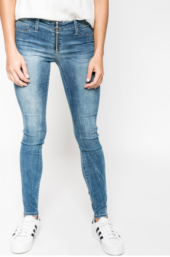 Jeansi din colectia Tally Weijl cu fason skinny cu talia joasa. Model confectionat din denim elastic.