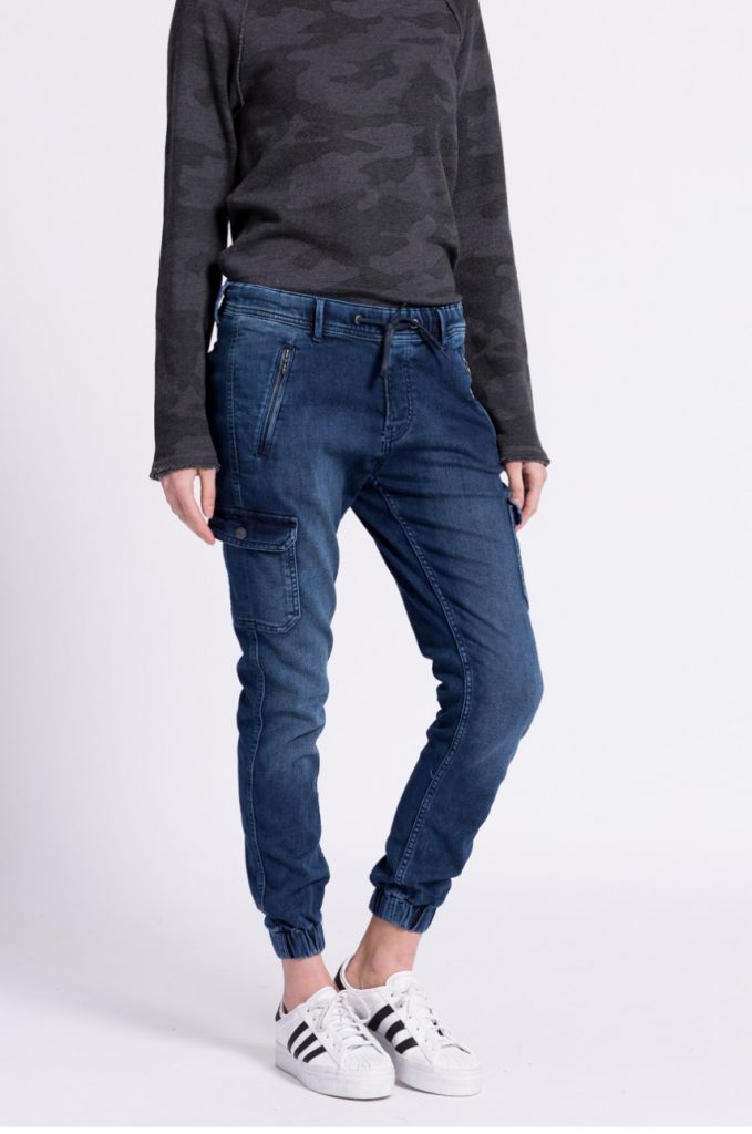 Jeansi din colectia Pepe Jeans cu fason tapered cu talia regulara. Modelconfectionat din denim spalacit.