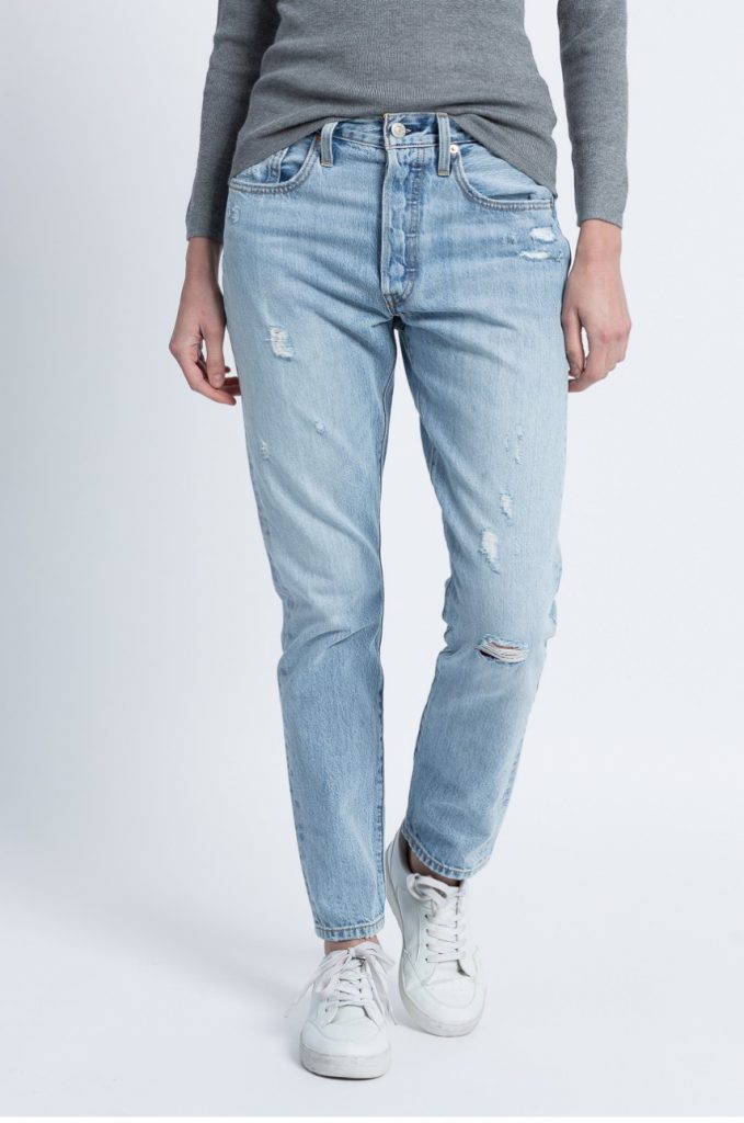 Blugi boyfriend albastru deschis marca Levi’s