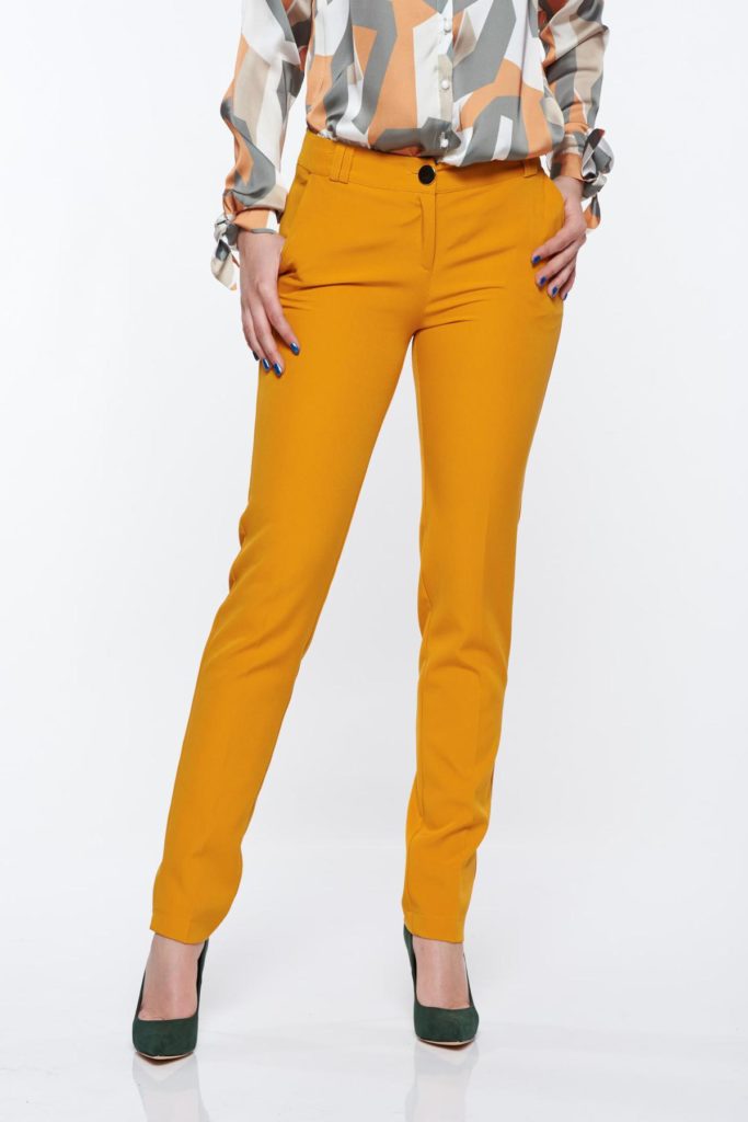 Pantaloni mustarii eleganti cu croi conic si talie medie într-o culoare modernă si cu mici șlițuri pe părțile laterale PrettyGirl