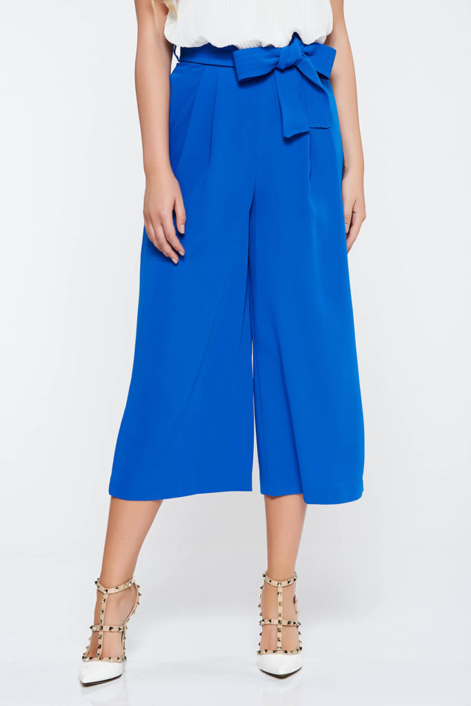 Pantaloni albastri eleganti evazati din material neelastic cu buzunare accesorizati cu cordon pentru femei cochete si elegante